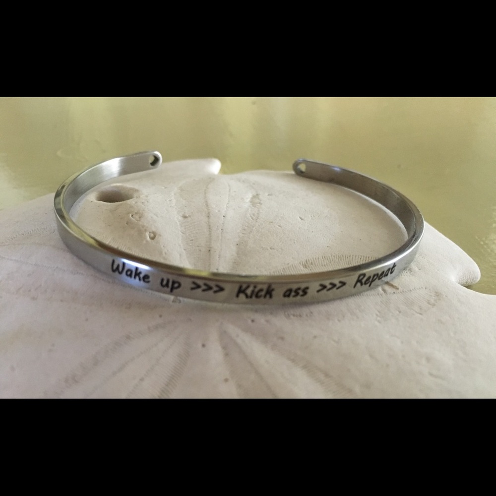 Bracelet cuff silver with motivational message